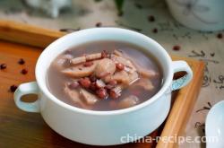 The preparation of red bean medicinal herb pork rib soup