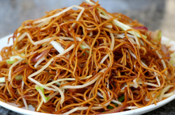 The method of Cantonese style home style stir fried noodles