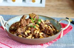 The method of stewing salted duck with soybeans