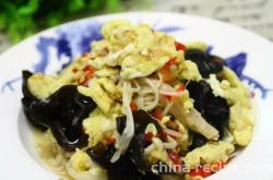 The recipe for stir fried eggs with black mushrooms