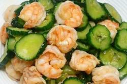 The method of stir frying shrimp and melon