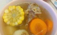 The recipe for Cantonese style soup with carrot, corn, and fan bone soup