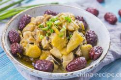 The recipe for steaming chicken with red dates