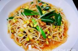 The method of stir frying bean sprouts