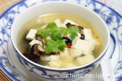 Preparation of Tomato, Winter Bamboo Shoots, Mushroom, and Tofu Soup