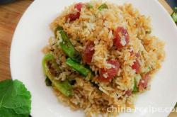 The practice of Fried Rice with sausages and vegetables