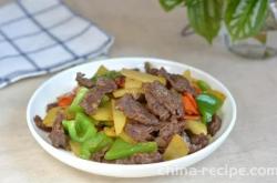 The recipe for stir frying beef with chili and potato slices