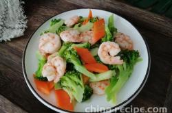 The recipe for stir frying seafood broccoli