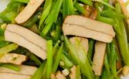 The recipe for stir frying dried celery in Hunan