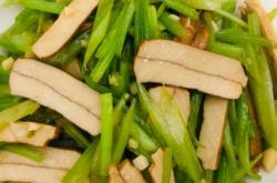 The recipe for stir frying dried celery in Hunan