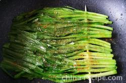 The method of frying leeks