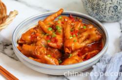 The recipe for braised chicken feet