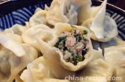 The preparation of shepherd's purse and pork dumplings