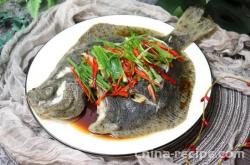 The recipe for steamed Duobao fish