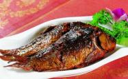 The recipe for crispy braised crucian carp