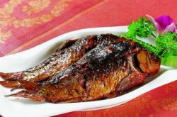 The recipe for crispy braised crucian carp