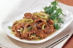 Stir-fried mutton slices with Chinese onion or green scallion slices with scallions