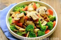 The method of stir frying broccoli with shiitake mushrooms