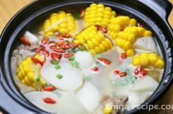 The recipe for stewing pork ribs with sweet corn