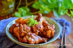 The method of braised chicken wing roots