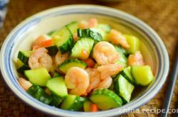 The method of stir frying shrimp with cucumber