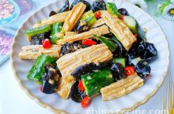 Practice of Mixed Fungus with Rolls of dried bean milk creams