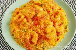 The method of stir frying shrimp with crispy breadcrumbs