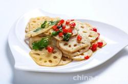 The method of making cold lotus root slices