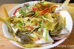 The method of steaming golden pomfret with Guangdong style sour plum