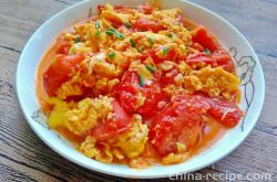 The method of stir frying eggs with tomatoes