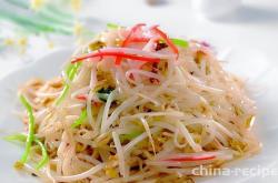 The method of stir frying spicy bean sprouts