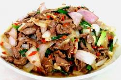 The recipe for stir frying beef with onions