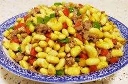 The method of stir frying soybean with minced meat