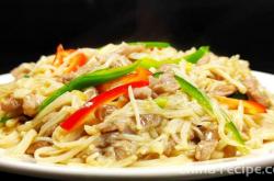 The method of stir frying shredded pork with shiitake mushrooms