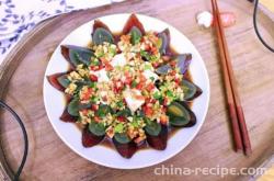 How to mix Century egg with tofu