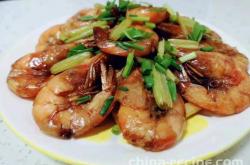 The method of stir frying prawns