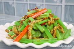 The method of stir frying celery with shredded meat