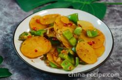 The method of braised potato slices