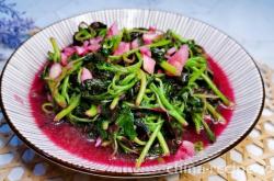 The method of stir frying amaranth with vegetarian ingredients