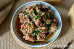 The method of steaming pork ribs with taro