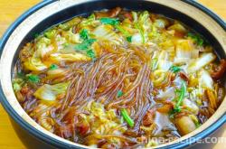 The method of stewing noodles with cabbage and tofu