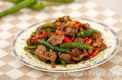 The method of stir frying chicken gizzards with cumin