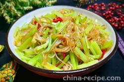 The method of stir frying celery vermicelli