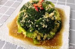 The method of making broccoli with oyster sauce