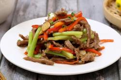 The method of stir frying shredded beef