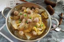 The method of stewing cabbage meatballs with vermicelli