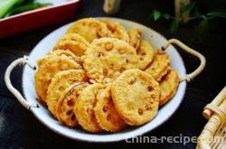 The method of frying lotus root boxes