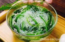 The recipe for spinach vermicelli soup