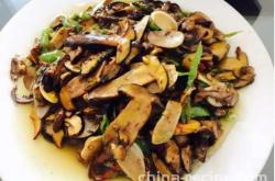 The method of stir frying Boletus edulis