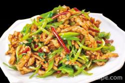 The method of stir frying shredded pork with green peppers